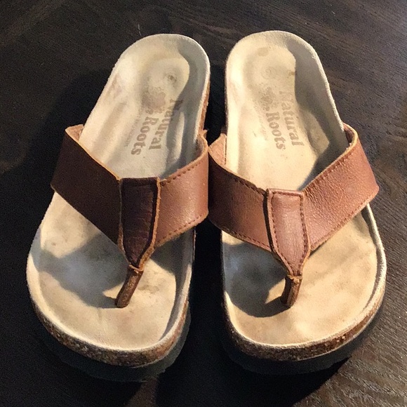 EUC Men’s 9 Natural Roots Genuine Leather Sandals - Picture 1 of 4